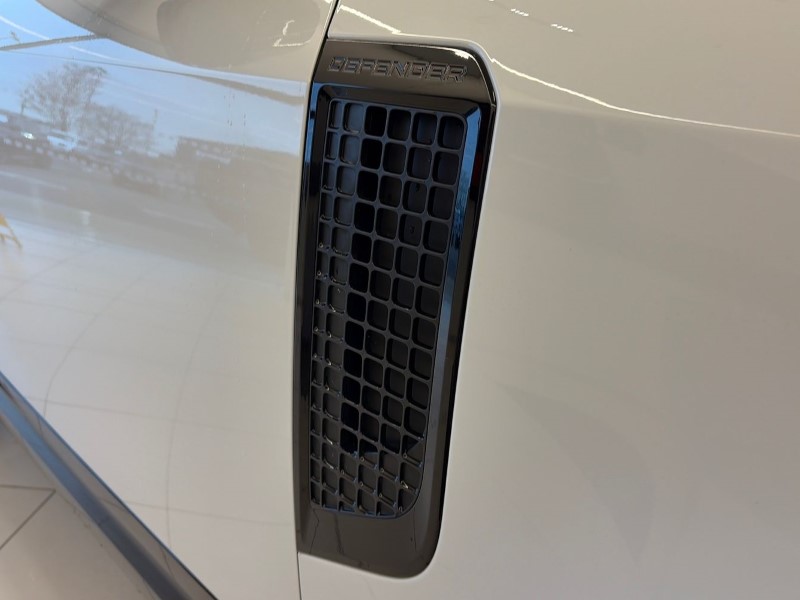 2022 (72) LAND ROVER DEFENDER 3.0 D300 X-Dynamic S 110 5dr Auto 4885341