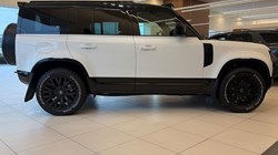 2022 (72) LAND ROVER DEFENDER 3.0 D300 X-Dynamic S 110 5dr Auto 4885379
