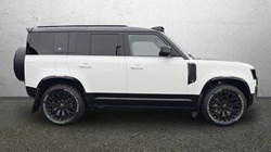 2022 (72) LAND ROVER DEFENDER 3.0 D300 X-Dynamic S 110 5dr Auto 4885326