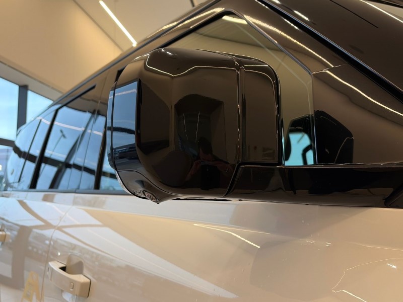 2022 (72) LAND ROVER DEFENDER 3.0 D300 X-Dynamic S 110 5dr Auto 4885374