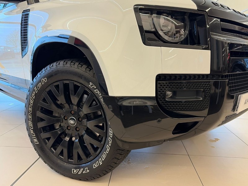 2022 (72) LAND ROVER DEFENDER 3.0 D300 X-Dynamic S 110 5dr Auto 4885366