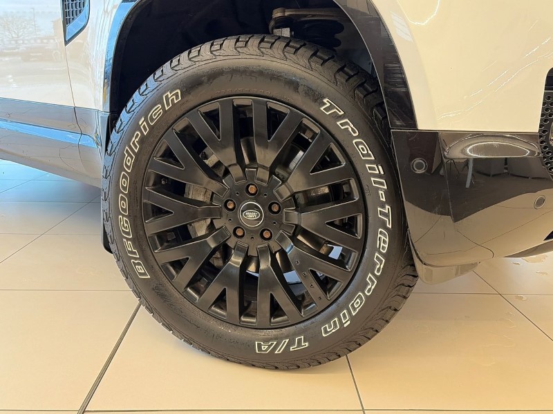 2022 (72) LAND ROVER DEFENDER 3.0 D300 X-Dynamic S 110 5dr Auto 4885368