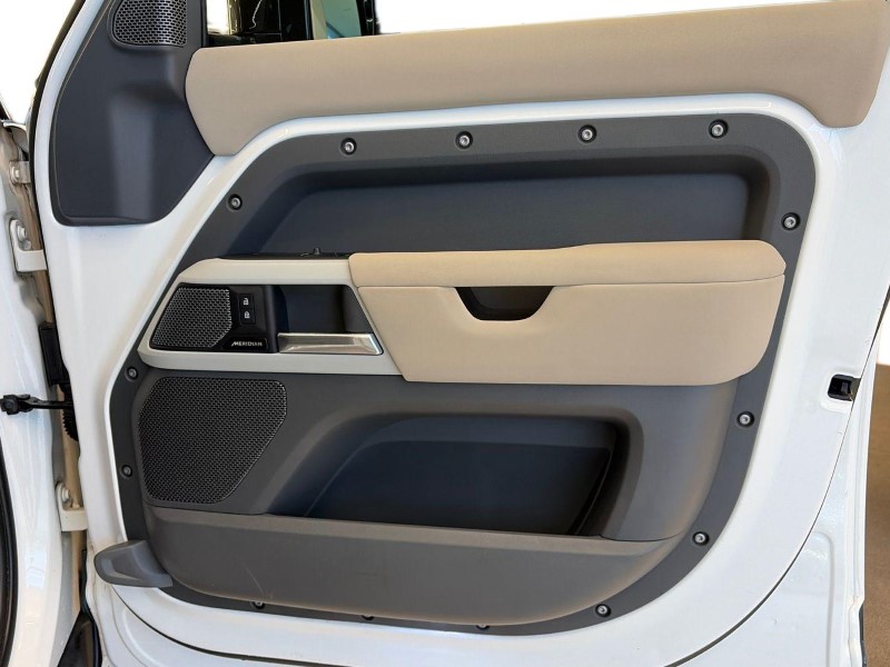 2022 (72) LAND ROVER DEFENDER 3.0 D300 X-Dynamic S 110 5dr Auto 4885344