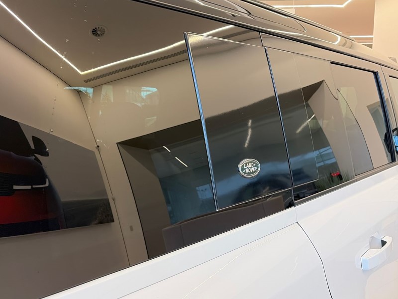 2022 (72) LAND ROVER DEFENDER 3.0 D300 X-Dynamic S 110 5dr Auto 4885375