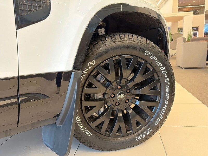 2022 (72) LAND ROVER DEFENDER 3.0 D300 X-Dynamic S 110 5dr Auto 4885373