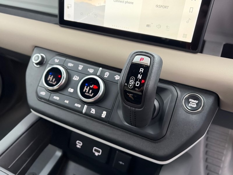 2022 (72) LAND ROVER DEFENDER 3.0 D300 X-Dynamic S 110 5dr Auto 4885334