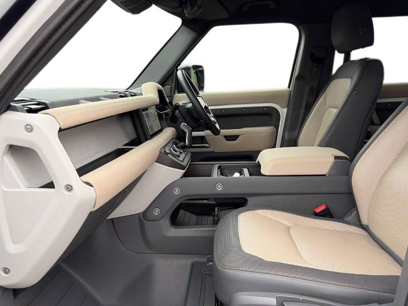 2022 (72) LAND ROVER DEFENDER 3.0 D300 X-Dynamic S 110 5dr Auto 4885324