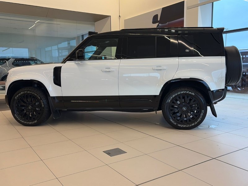 2022 (72) LAND ROVER DEFENDER 3.0 D300 X-Dynamic S 110 5dr Auto 4885382