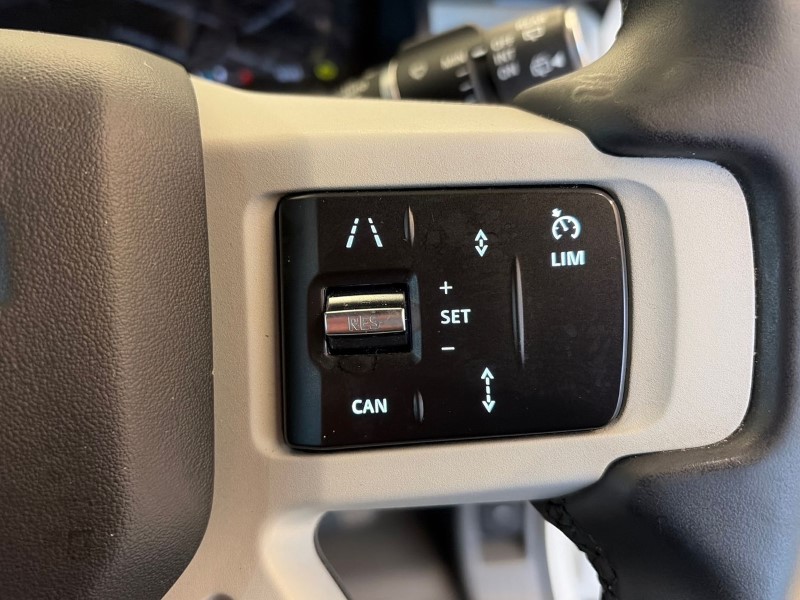 2022 (72) LAND ROVER DEFENDER 3.0 D300 X-Dynamic S 110 5dr Auto 4885351