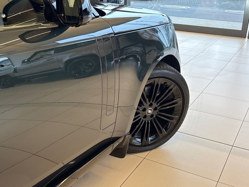 2025 (75) LAND ROVER RANGE ROVER 3.0 D300 Edition 4dr Auto 5016136