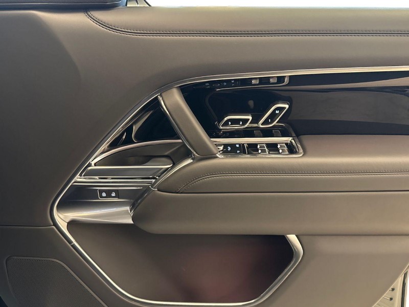 2025 (75) LAND ROVER RANGE ROVER 3.0 D300 Edition 4dr Auto 5016108