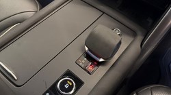 2023 (72) LAND ROVER COMMERCIAL DISCOVERY 3.0 D300 R-Dynamic SE Commercial Auto 4897902