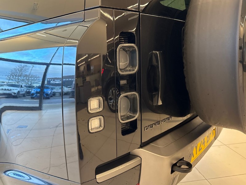 2024 (24) LAND ROVER DEFENDER 5.0 P500 V8 130 5dr Auto [8 Seat] 4945995