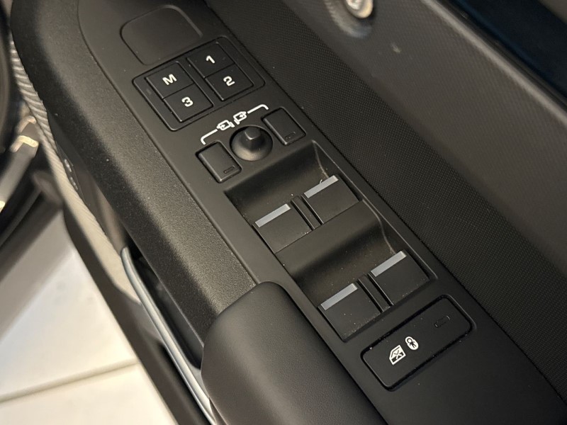 2024 (24) LAND ROVER DEFENDER 5.0 P500 V8 130 5dr Auto [8 Seat] 4945999