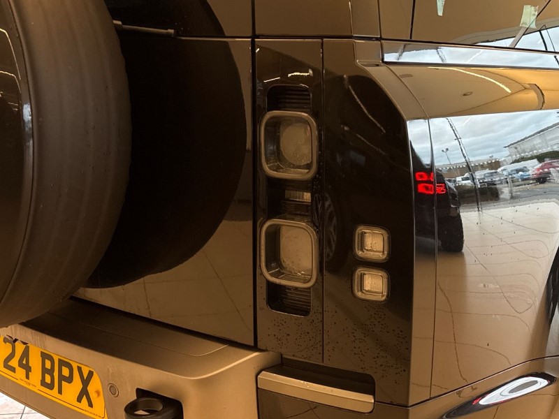 2024 (24) LAND ROVER DEFENDER 5.0 P500 V8 130 5dr Auto [8 Seat] 4946024