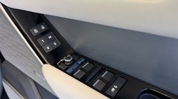 2021 (21) LAND ROVER RANGE ROVER VELAR 2.0 D200 Edition 5dr Auto 4896146