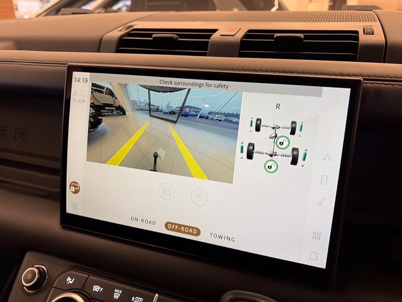 2023 (72) LAND ROVER DEFENDER 5.0 P525 V8 Carpathian Edition 110 5dr Auto 4904085