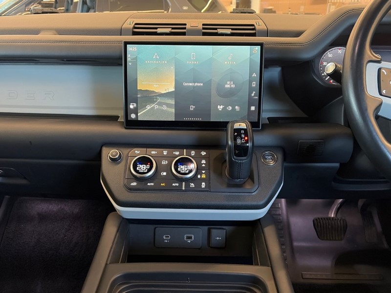 2023 (72) LAND ROVER DEFENDER 3.0 D300 X-Dynamic HSE 130 5dr Auto 4908173