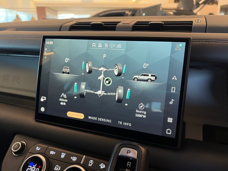 2023 (72) LAND ROVER DEFENDER 3.0 D300 X-Dynamic HSE 130 5dr Auto 4908199