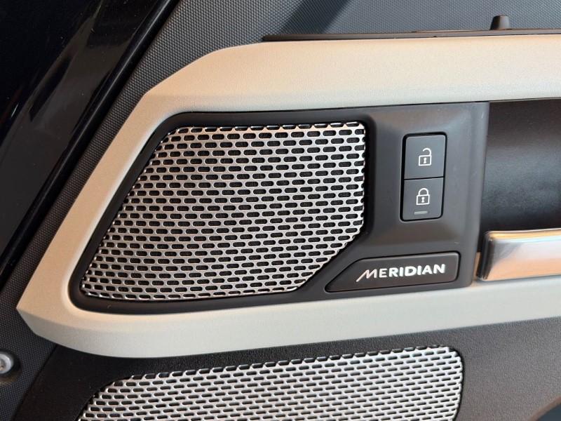 2023 (72) LAND ROVER DEFENDER 3.0 D300 X-Dynamic HSE 130 5dr Auto 4908198