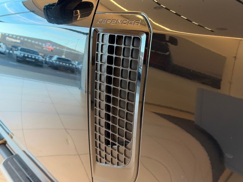 2023 (72) LAND ROVER DEFENDER 3.0 D300 X-Dynamic HSE 130 5dr Auto 4908216