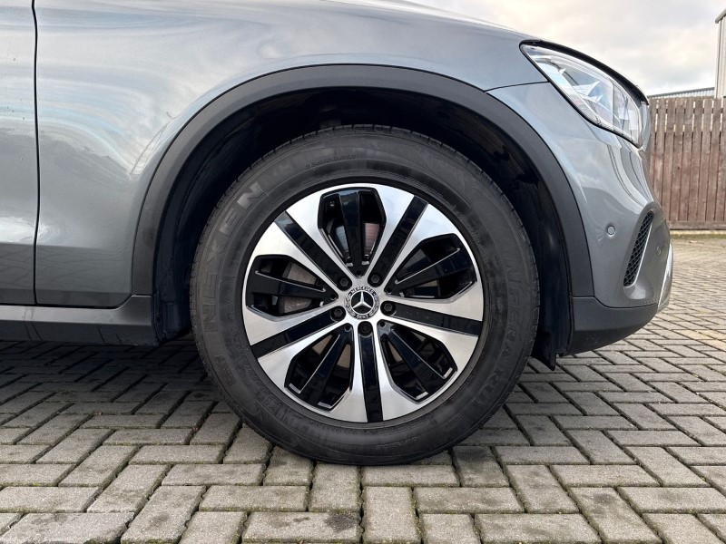 2020 (70) MERCEDES-BENZ GLC 220d 4Matic Sport 5dr 9G-Tronic 4907646