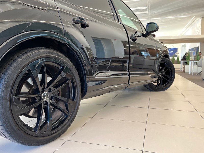 2021 (21) AUDI Q7 55 TFSI Quattro Black Edition 5dr Tiptronic 4911405