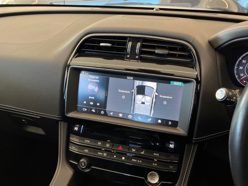 2020 (20) JAGUAR F-PACE 2.0d [180] Chequered Flag 5dr Auto AWD 4912482