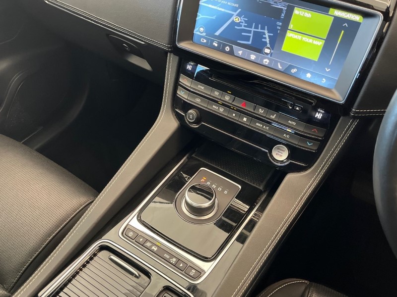 2020 (20) JAGUAR F-PACE 2.0d [180] Chequered Flag 5dr Auto AWD 4912459