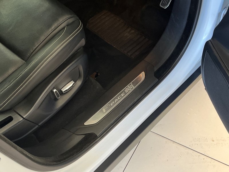 2020 (20) JAGUAR F-PACE 2.0d [180] Chequered Flag 5dr Auto AWD 4912485