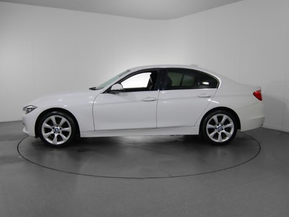2015 (15) BMW 3 SERIES 330d xDrive Luxury 4dr Step Auto [Business Media]