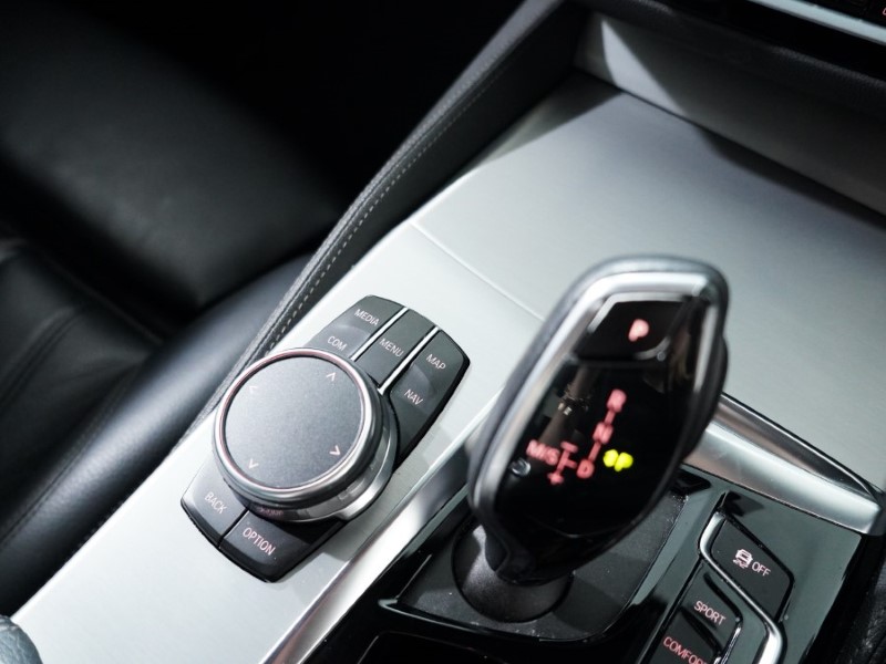 2019 (19) BMW 5 SERIES 520d M Sport 4dr Auto 3277541