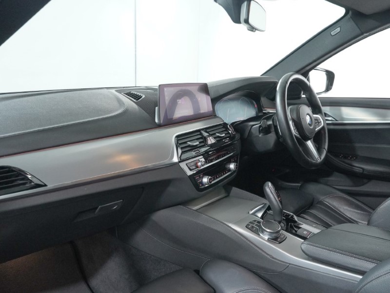 2019 (19) BMW 5 SERIES 520d M Sport 4dr Auto 3277526