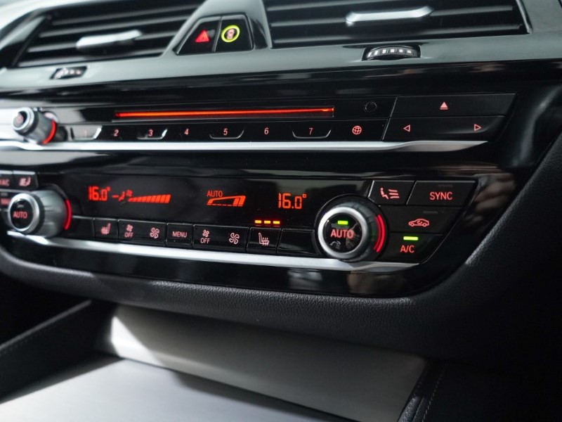 2019 (19) BMW 5 SERIES 520d M Sport 4dr Auto 3277540