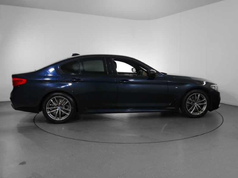 2019 (19) BMW 5 SERIES 520d M Sport 4dr Auto 3277560