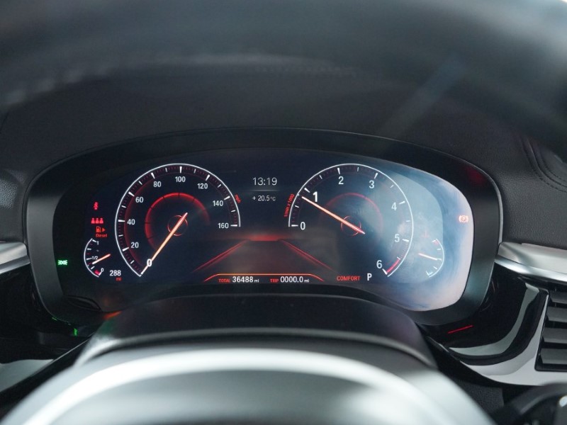 2019 (19) BMW 5 SERIES 520d M Sport 4dr Auto 3277534