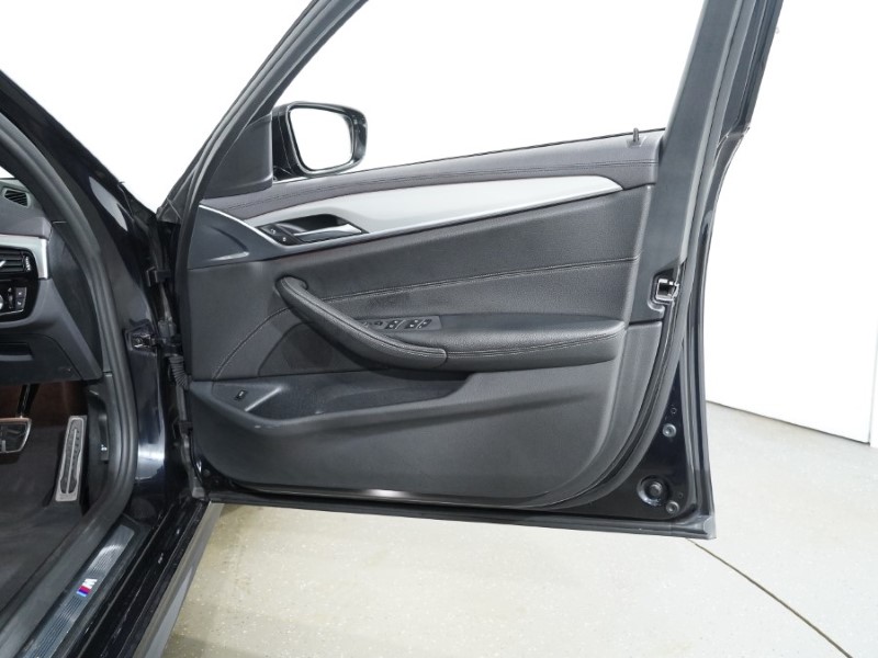 2019 (19) BMW 5 SERIES 520d M Sport 4dr Auto 3277516