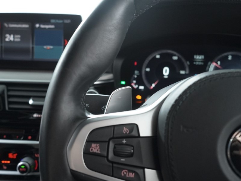 2019 (19) BMW 5 SERIES 520d M Sport 4dr Auto 3277550