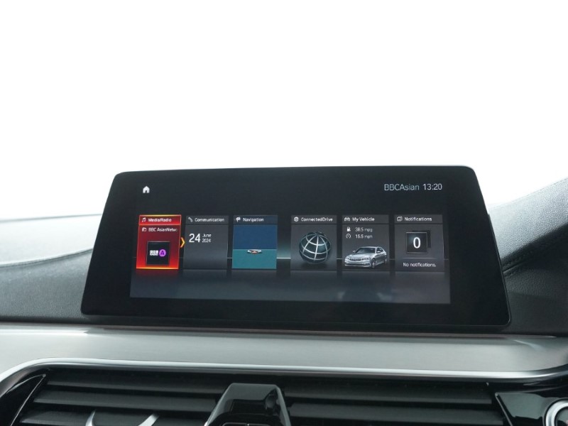 2019 (19) BMW 5 SERIES 520d M Sport 4dr Auto 3277548