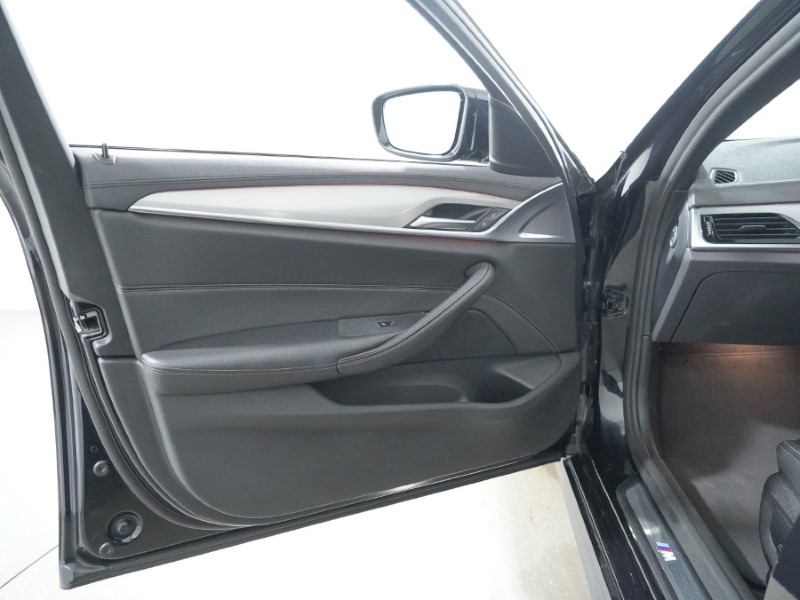 2019 (19) BMW 5 SERIES 520d M Sport 4dr Auto 3277527