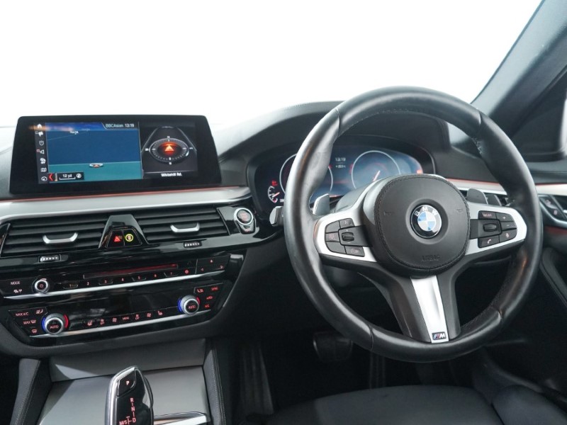 2019 (19) BMW 5 SERIES 520d M Sport 4dr Auto 3277531