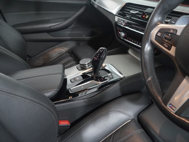 2019 (19) BMW 5 SERIES 520d M Sport 4dr Auto 3277518