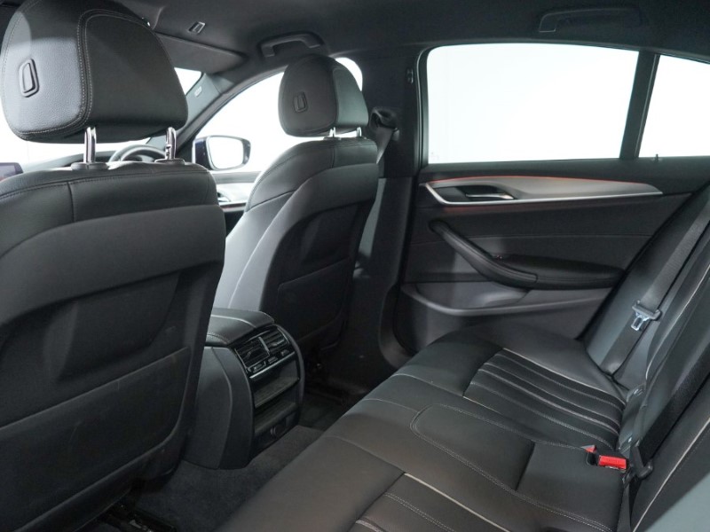 2019 (19) BMW 5 SERIES 520d M Sport 4dr Auto 3277529