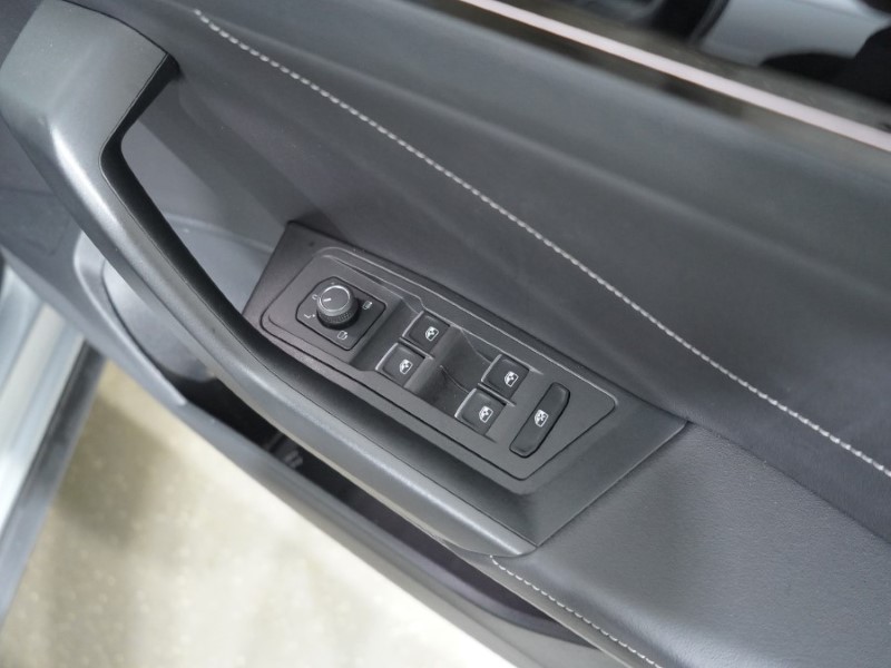 2022 (22) VOLKSWAGEN T-ROC 1.5 TSI EVO R-Line 5dr DSG 3332828