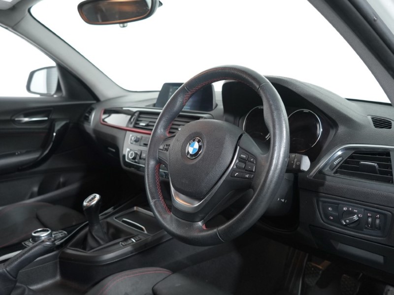2018 (18) BMW 1 SERIES 118d Sport 5dr [Nav] 3538782