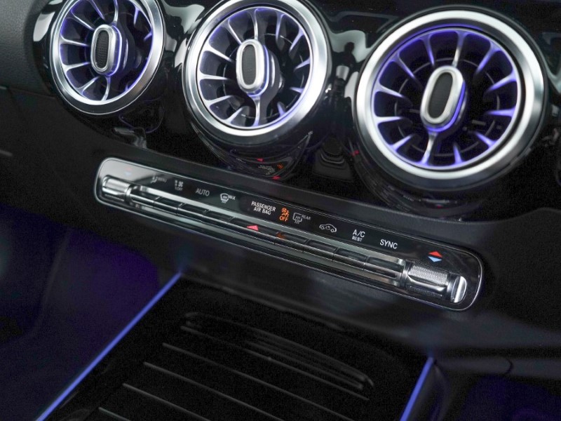 2020 (70) MERCEDES-BENZ GLA 220d 4Matic AMG Line Premium Plus 5dr Auto 3543159