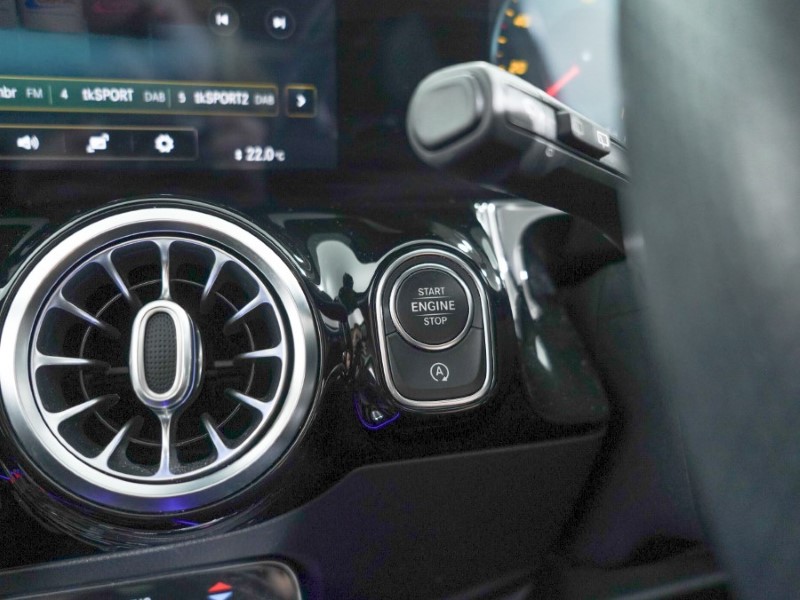 2020 (70) MERCEDES-BENZ GLA 220d 4Matic AMG Line Premium Plus 5dr Auto 3543137