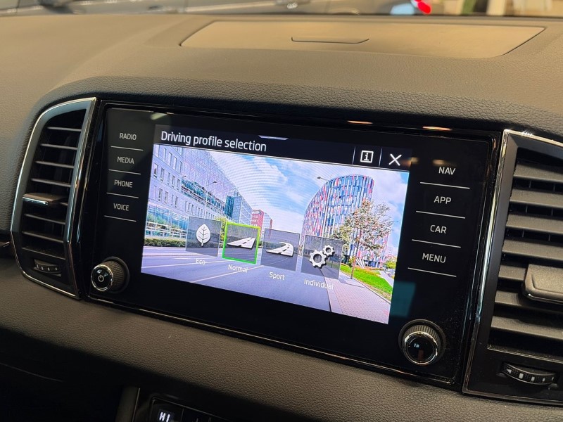 2023 (23) SKODA KAROQ 1.5 TSI SE L 5dr DSG 4933196