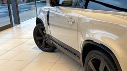 2025 (75) LAND ROVER DEFENDER 3.0 D350 X-Dynamic HSE 90 3dr Auto 4943224