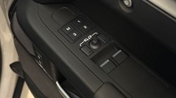 2025 (75) LAND ROVER DEFENDER 3.0 D350 X-Dynamic HSE 90 3dr Auto 5252808